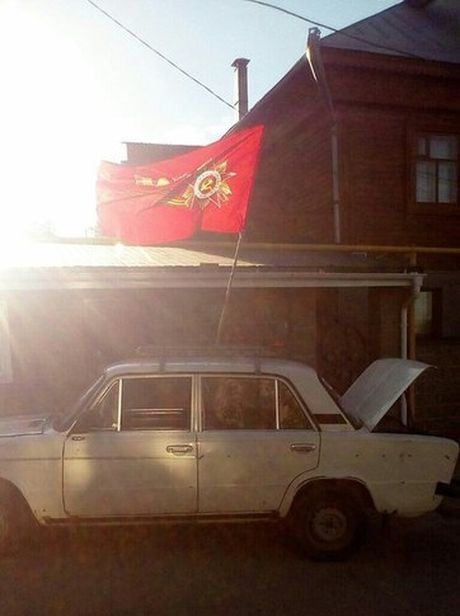 Необычное решение одного автомобилиста (3 фото) Необычное решение одного автомобилиста (3 фото)