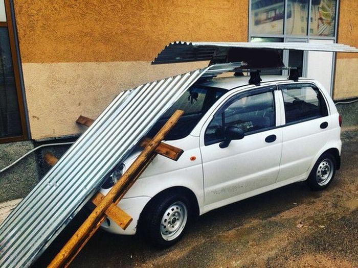 Как ставропольцы спасали свои автомобили от града (19 фото) Как ставропольцы спасали свои автомобили от града (19 фото)
