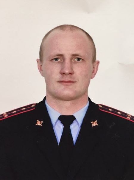 Щит бойца СОБРа, погибшего во время спецоперации в Дагестане (3 фото) Щит бойца СОБРа, погибшего во время спецоперации в Дагестане (3 фото)