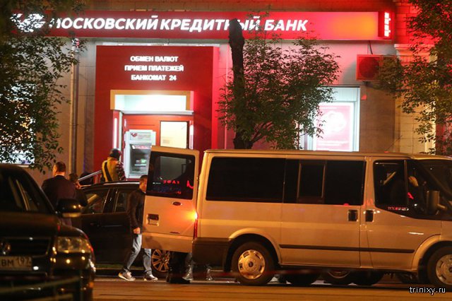 Захват заложников в банке в Москве закончился убийством (5 фото) Захват заложников в банке в Москве закончился убийством (5 фото)