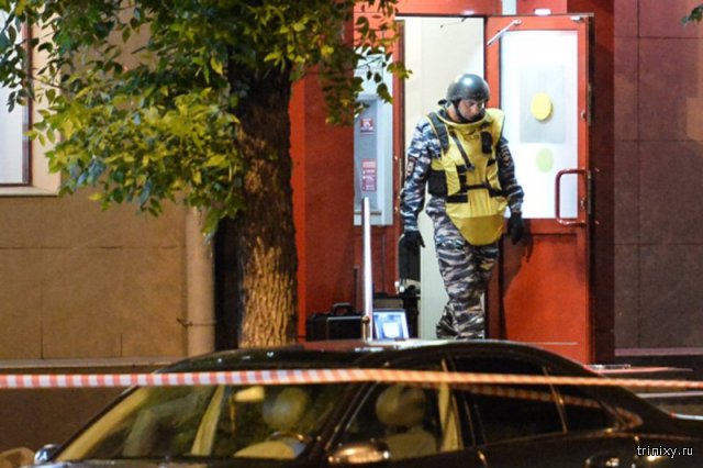 Захват заложников в банке в Москве закончился убийством (5 фото) Захват заложников в банке в Москве закончился убийством (5 фото)