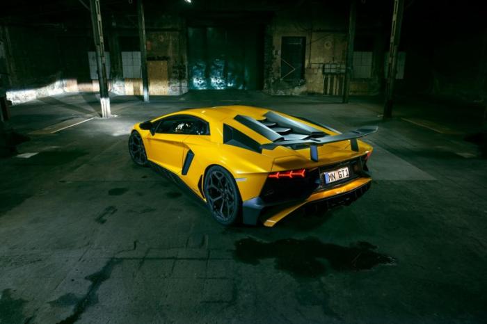   Lamborghini Aventador SV   (20 )