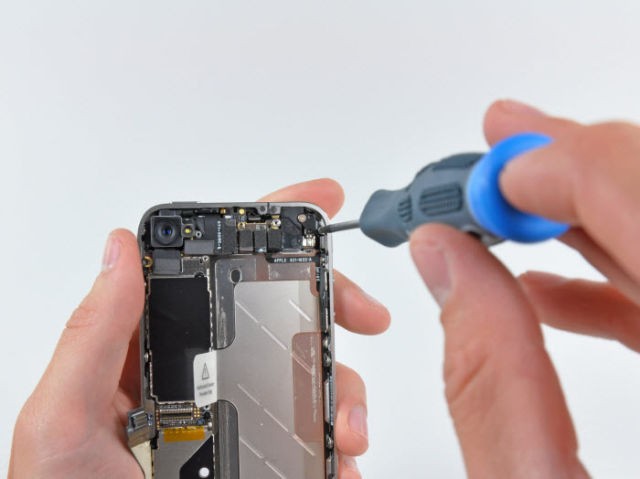   iPhone 4 (31 )