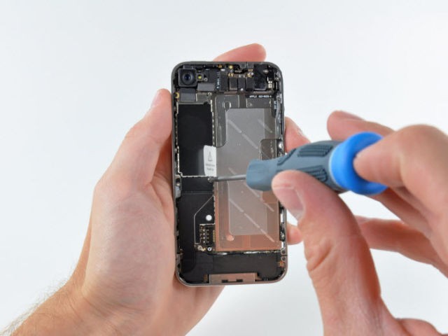   iPhone 4 (31 )