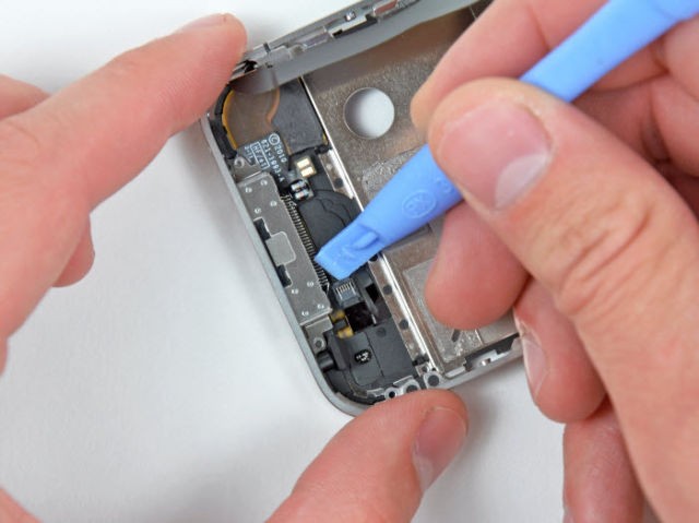   iPhone 4 (31 )