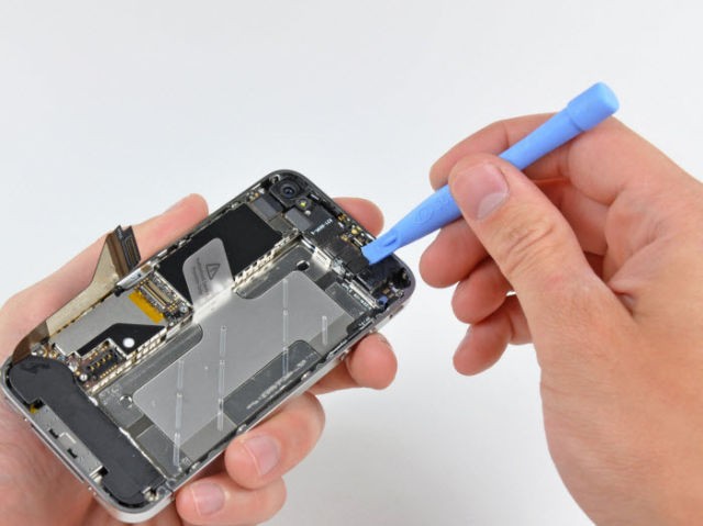   iPhone 4 (31 )