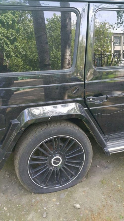  -    Mercedes-Benz G-Class (3 )
