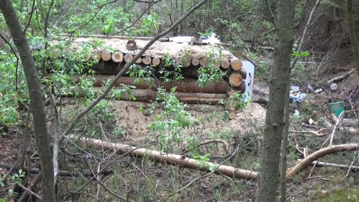 Самодельная землянка на случай апокалипсиса (6 фото) Самодельная землянка на случай апокалипсиса (6 фото)