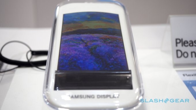 Samsung показал сворачивающийся дисплей (8 фото) Samsung показал сворачивающийся дисплей (8 фото)