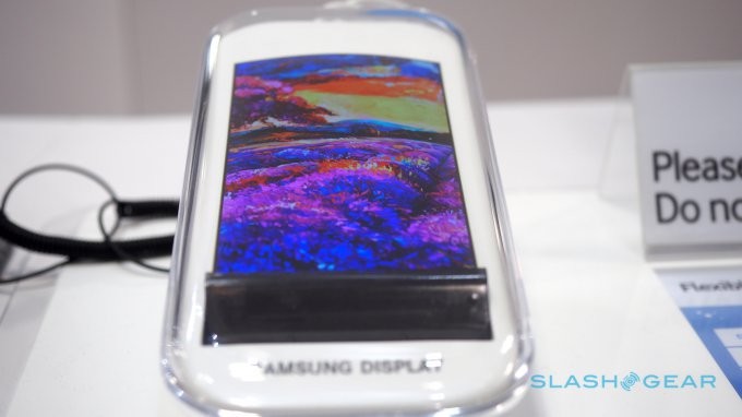 Samsung показал сворачивающийся дисплей (8 фото) Samsung показал сворачивающийся дисплей (8 фото)