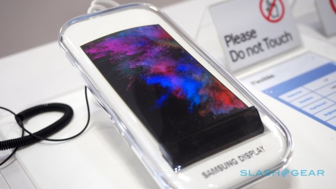 Samsung показал сворачивающийся дисплей (8 фото) Samsung показал сворачивающийся дисплей (8 фото)