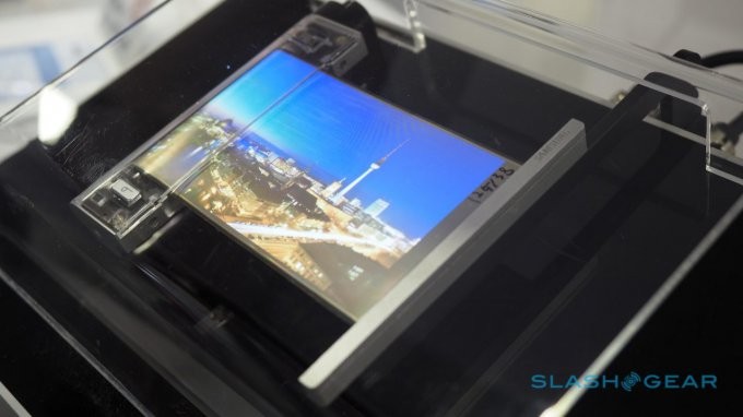 Samsung показал сворачивающийся дисплей (8 фото) Samsung показал сворачивающийся дисплей (8 фото)