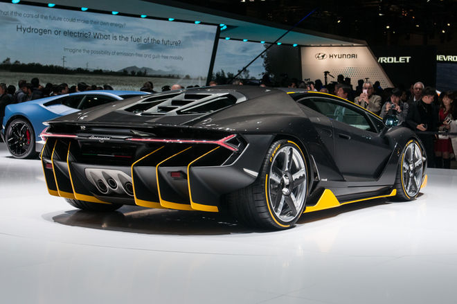 Lamborghini Centenario - 770-   2,2  (13 )