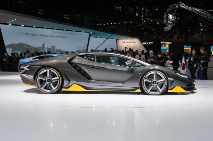 Lamborghini Centenario - 770-   2,2  (13 )