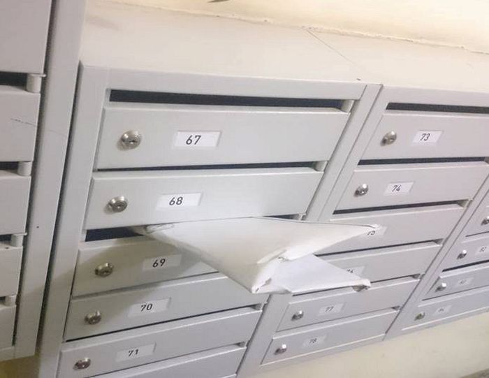 «Почта России» поломала пластинку, чтобы она уместилась в почтовом ящике (2 фото) «Почта России» поломала пластинку, чтобы она уместилась в почтовом ящике (2 фото)