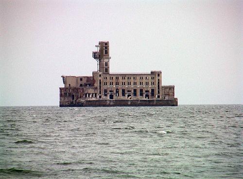 Махачкалинский Форт Бояр (8 фото) Махачкалинский Форт Бояр (8 фото)