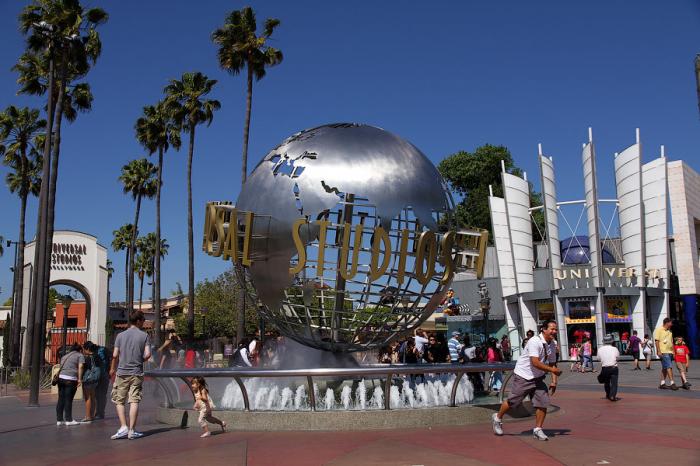   Universal Studios  - (15 )