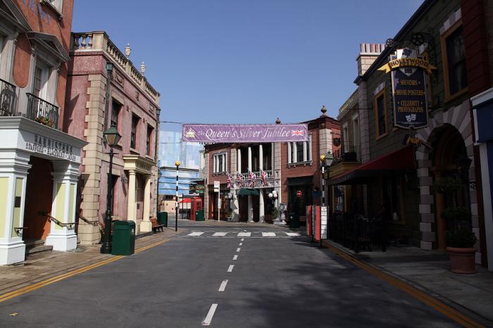   Universal Studios  - (15 )