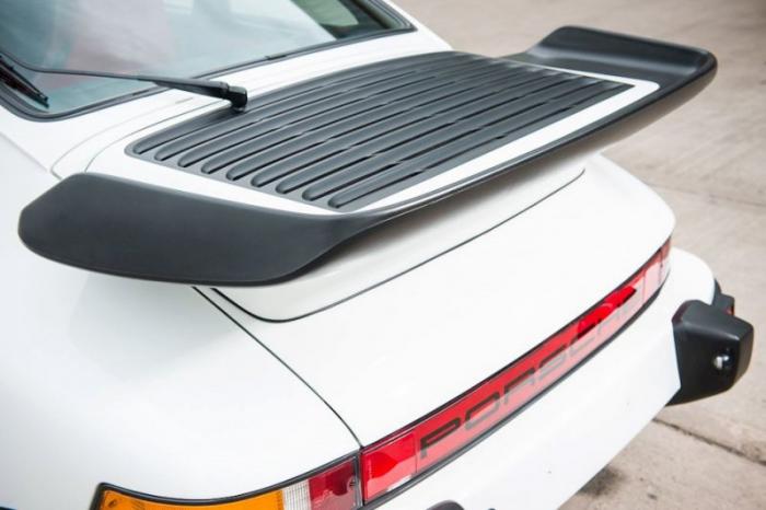 Porsche 911 1986    743  (20 )