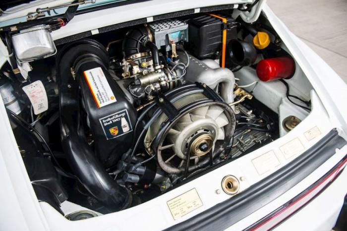 Porsche 911 1986    743  (20 )