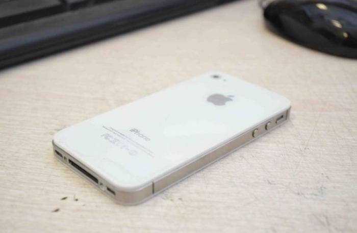 Настоящий iPhone весит тяжелее поддельного барахла (5 фото) Настоящий iPhone весит тяжелее поддельного барахла (5 фото)