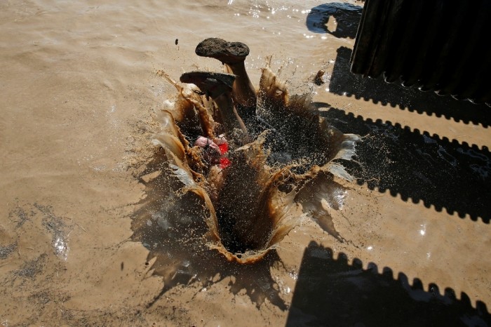   (Mud Race)   (29 )