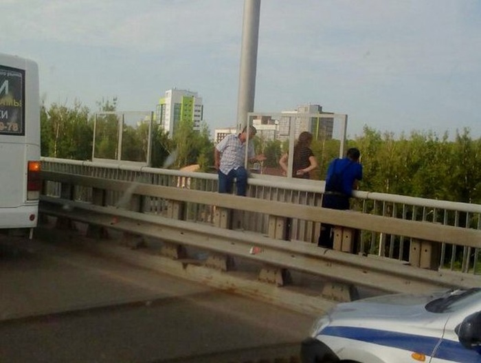 Водитель маршрутки спас девушку от суицида (2 фото) Водитель маршрутки спас девушку от суицида (2 фото)