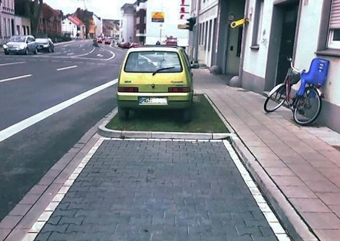Изобретатели новых способов парковки автомобилей (18 фото) Изобретатели новых способов парковки автомобилей (18 фото)
