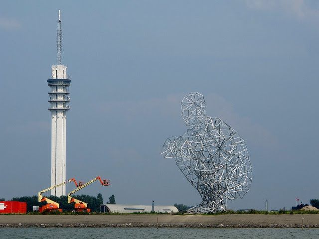 Скульптура... сидящего человека (5 фото) Скульптура... сидящего человека (5 фото)