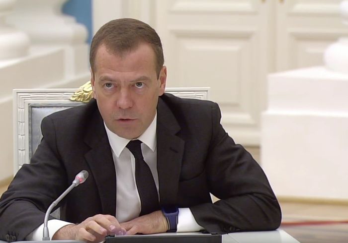 Дмитрий Медведев появился на публике в часах за 100 долларов (4 фото) Дмитрий Медведев появился на публике в часах за 100 долларов (4 фото)