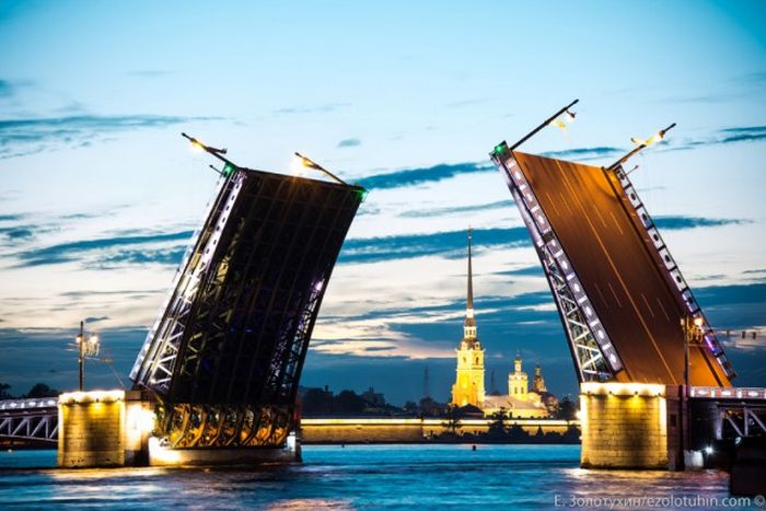 Кто и как разводит разводные мосты Санкт-Петербурга (27 фото) Кто и как разводит разводные мосты Санкт-Петербурга (27 фото)