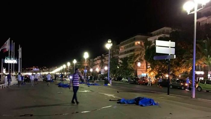 Страшный теракт в Ницце, Франция (17 фото) Страшный теракт в Ницце, Франция (17 фото)