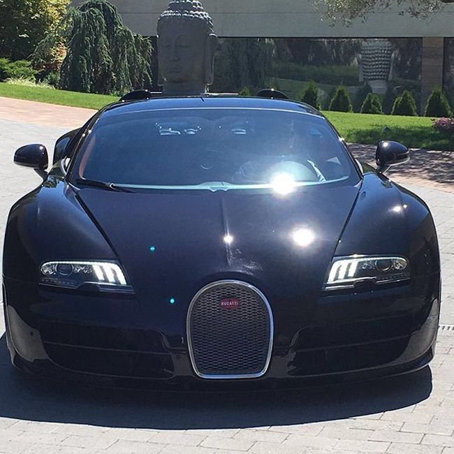 Криштиану Роналду купил гиперкар Bugatti Veyron (2 фото) Криштиану Роналду купил гиперкар Bugatti Veyron (2 фото)