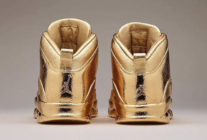      OVO x Air Jordan 10 (4 )