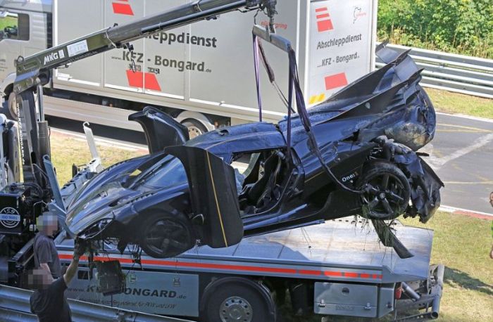      Koenigsegg One:1 (8 )