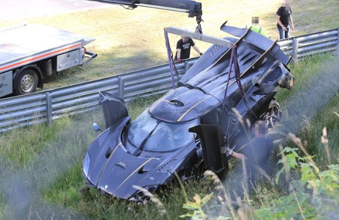      Koenigsegg One:1 (8 )