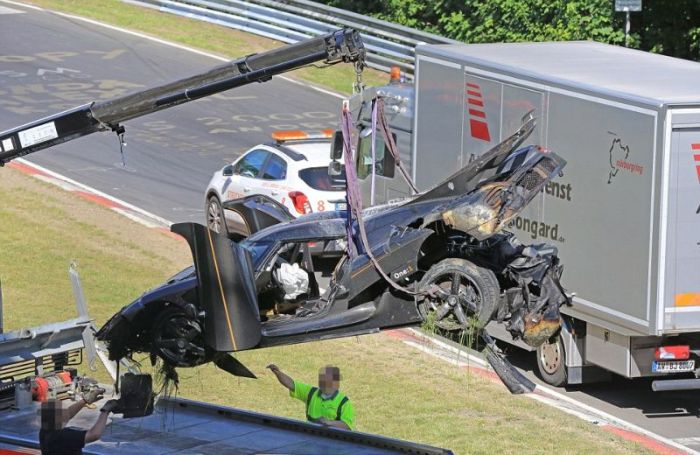      Koenigsegg One:1 (8 )