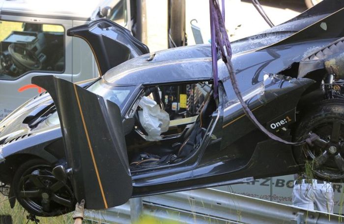      Koenigsegg One:1 (8 )