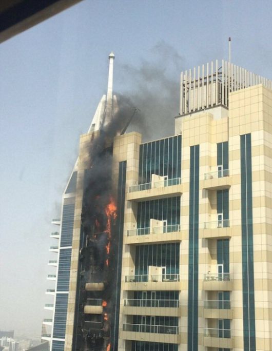 В Дубае на небоскребе Sulafa Tower произошел пожар (8 фото) В Дубае на небоскребе Sulafa Tower произошел пожар (8 фото)