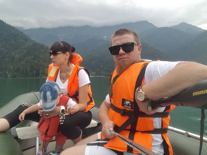 Жена полевого командира Моторолы о своем отдыхе в Абхазии (2 фото) Жена полевого командира Моторолы о своем отдыхе в Абхазии (2 фото)