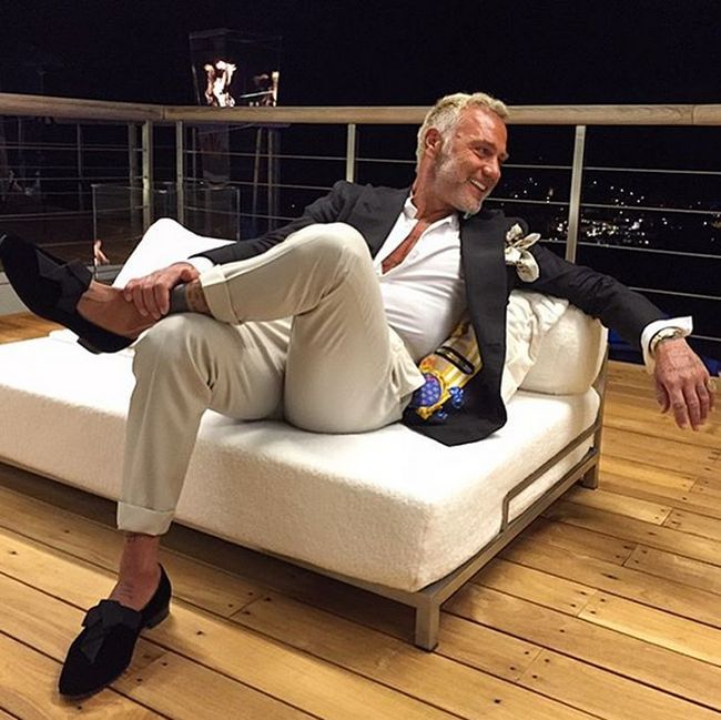        Instagram (16 )
