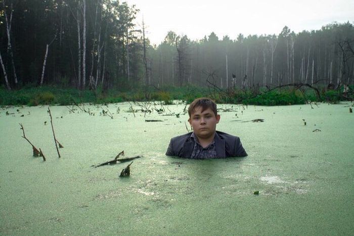 Фотосессия в болоте «Офисная рутина» покорила Рунет (4 фото) Фотосессия в болоте «Офисная рутина» покорила Рунет (4 фото)