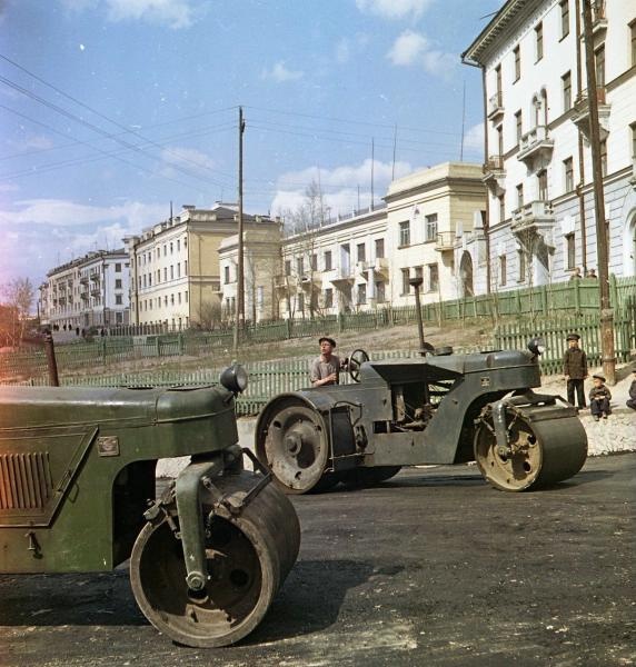 Как клали асфальт в 20-е - 60-е годы прошлого века (16 фото) Как клали асфальт в 20-е - 60-е годы прошлого века (16 фото)