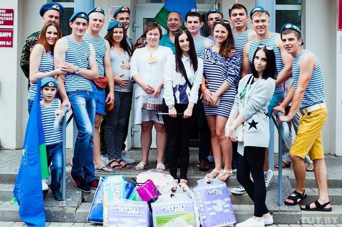 Гомельские десантники посетили новорожденных отказников (7 фото) Гомельские десантники посетили новорожденных отказников (7 фото)
