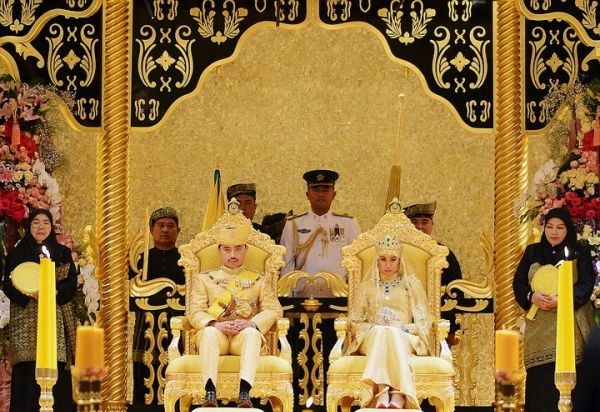 Султан Брунея с размахом женил сына (8 фото) Султан Брунея с размахом женил сына (8 фото)