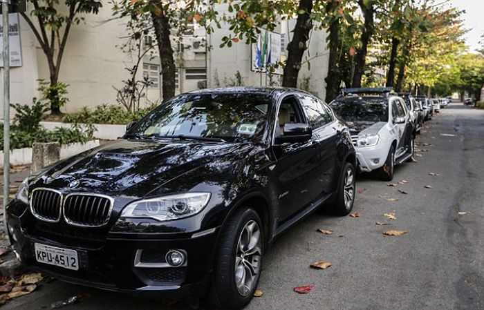 Мужчина, представившийся вице-консулом РФ, застрелил грабителя (2 фото) Мужчина, представившийся вице-консулом РФ, застрелил грабителя (2 фото)