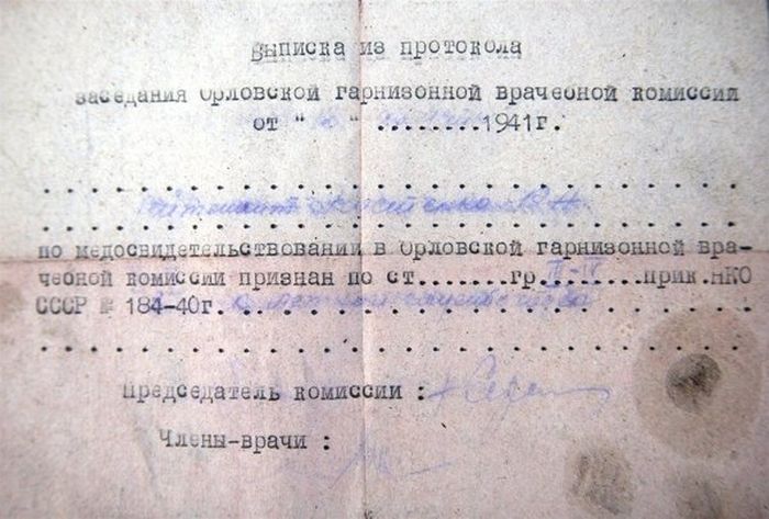Как поднимали самолет «Киттихаук» летчика Костенко Ф. Н. (22 фото) Как поднимали самолет «Киттихаук» летчика Костенко Ф. Н. (22 фото)