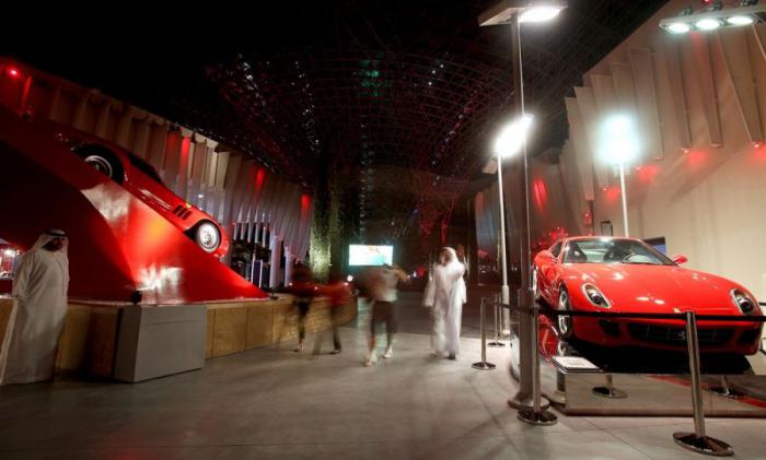   Ferrari World (8 )