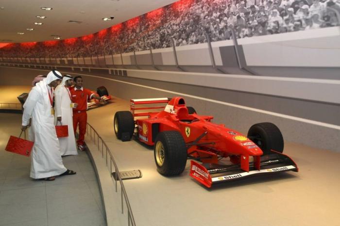   Ferrari World (8 )