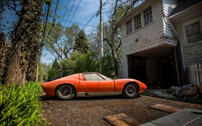   Lamborghini  28    (28 )